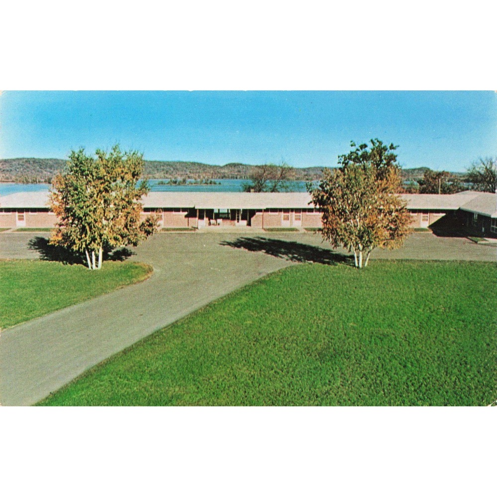 Harbor Motel Bellevue Iowa IA Mississippi River Highway 52 Chrome Postcard